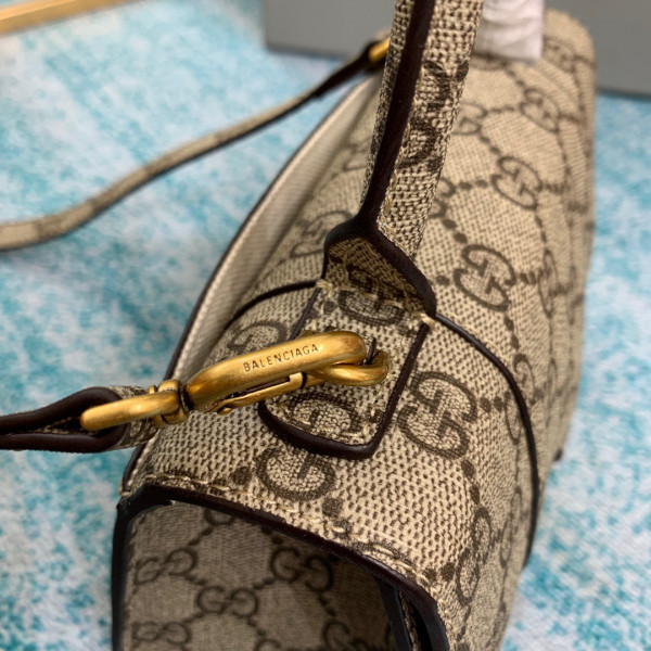 g*u*i x Ba*len*cia*ga hourglass