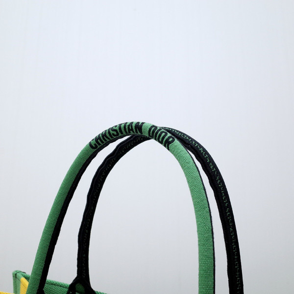 medium D*or book tote