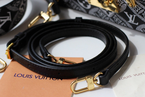 l**is V*t*n since 1854 petite malle