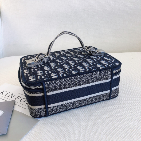 D*or D*ortravel vanity case