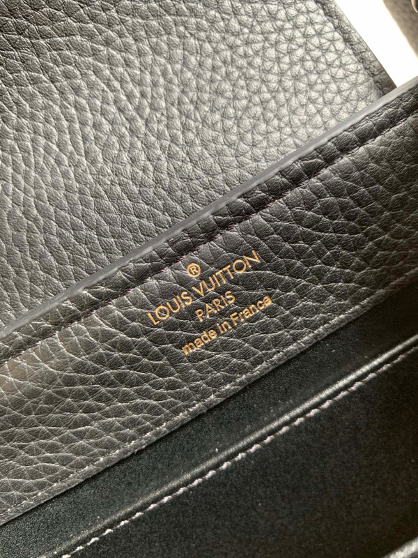 l**is V*t*n capucines mini