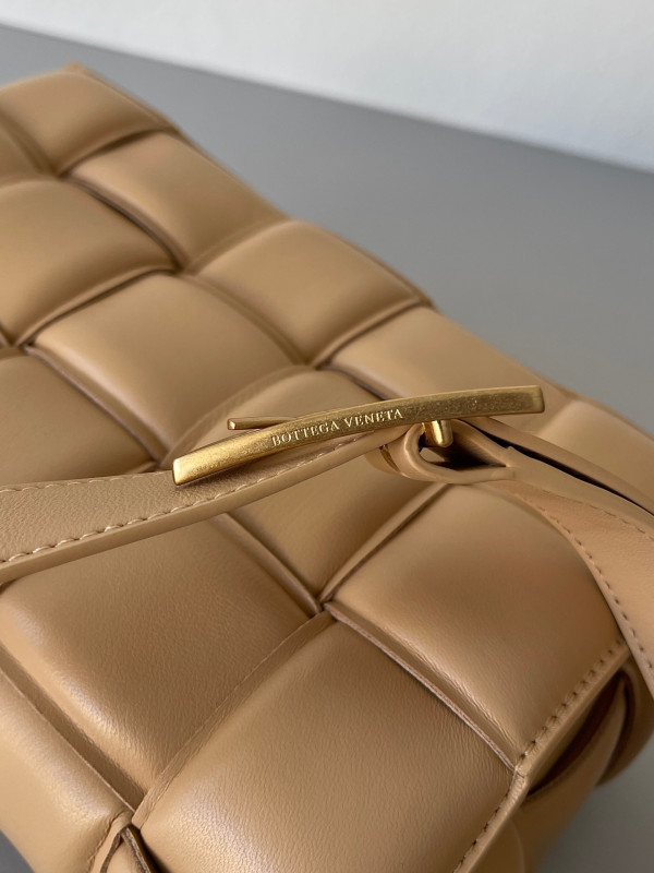 Bo*te*ga ve*ne*ta cassette