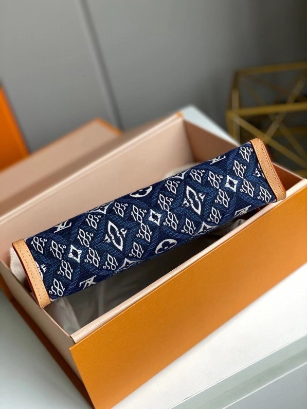 l**is V*t*n since 1854 toiletry pouch 26