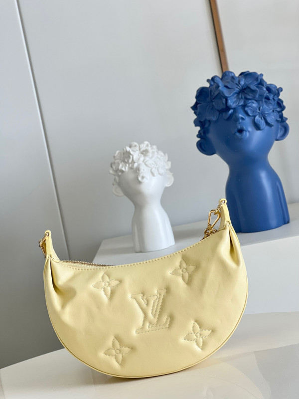 l**is V*t*n over the moon