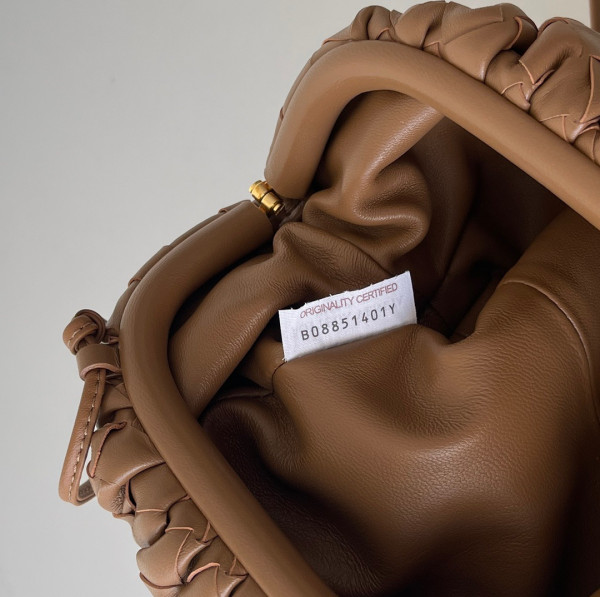 Bo*te*ga ve*ne*ta mini pouch