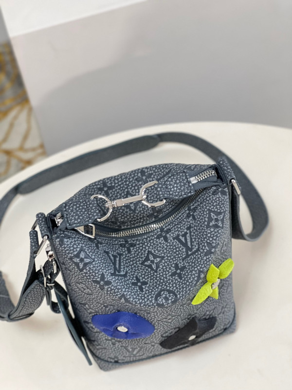 l**is V*t*n hobo cruiser pm