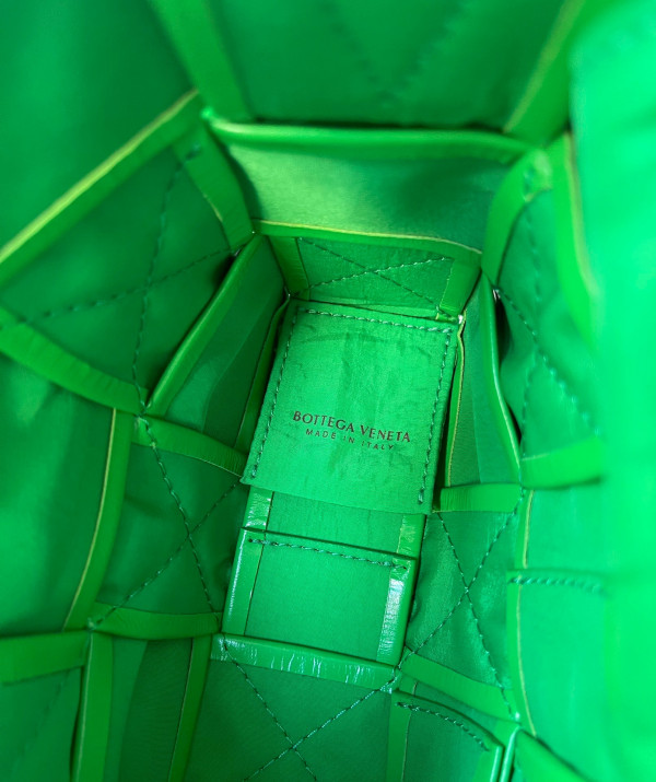 Bo*te*ga ve*ne*ta cassette