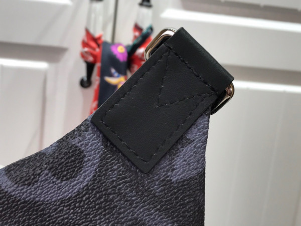 l**is V*t*n discovery bumbag