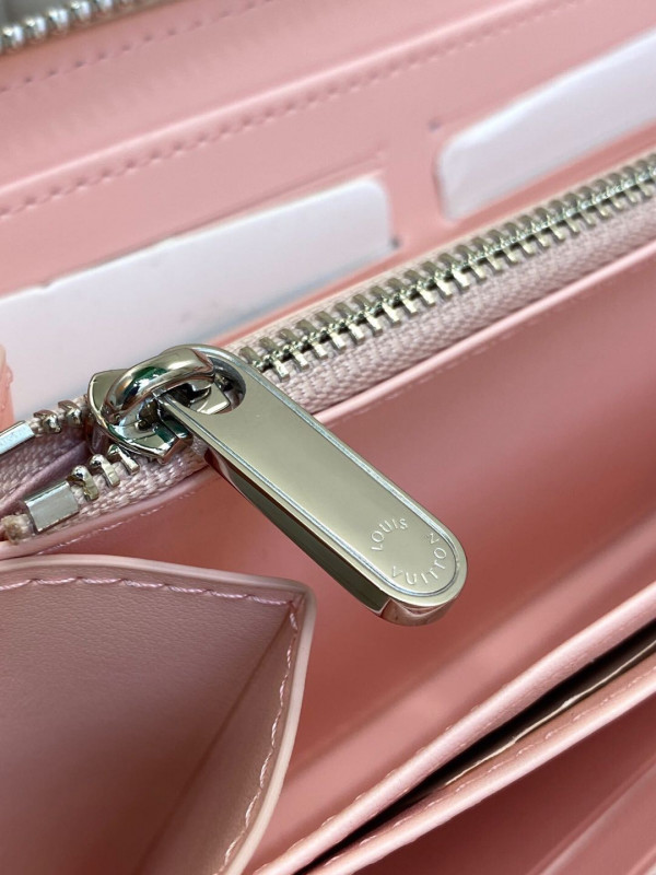 l**is V*t*n zippy wallet