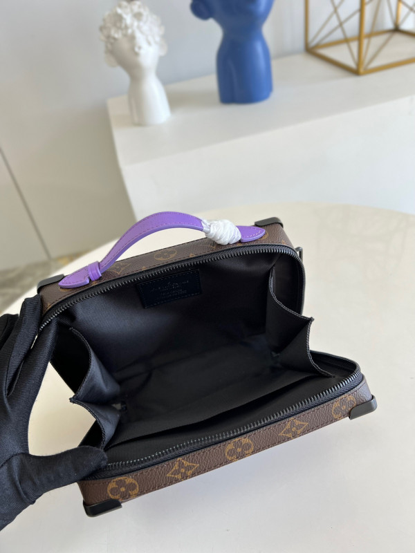 l**is V*t*n handle soft trunk