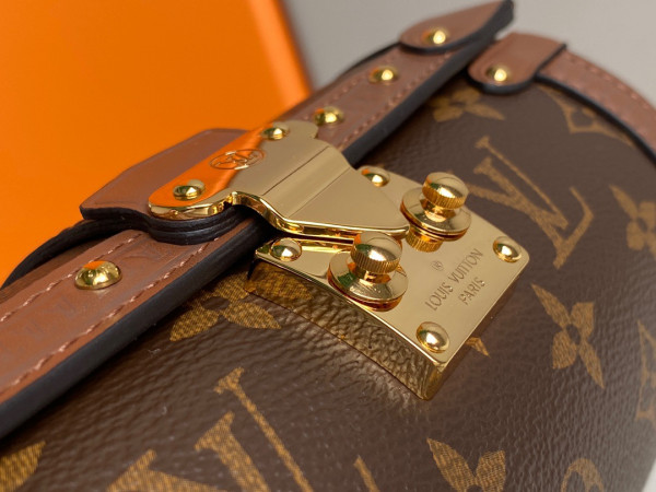 l**is V*t*n papillon trunk