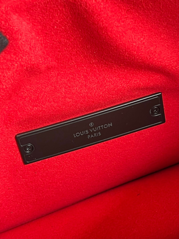 l**is V*t*n dauphine mini