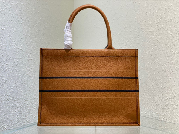 medium D*or book tote