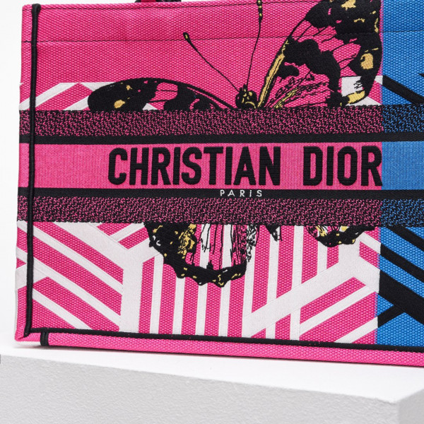 medium D*or book tote