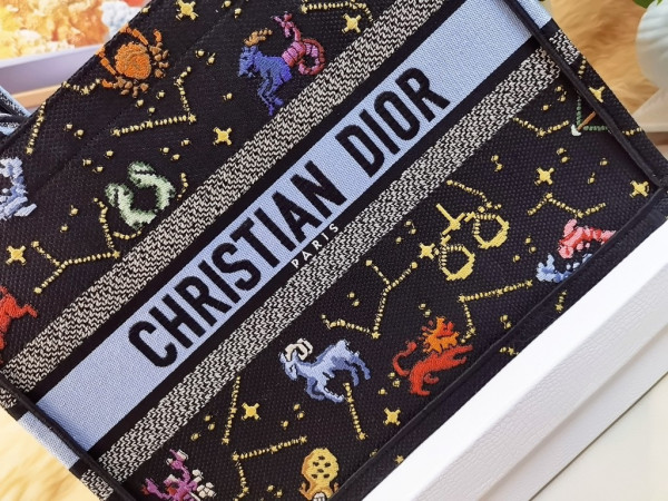 medium D*or book tote