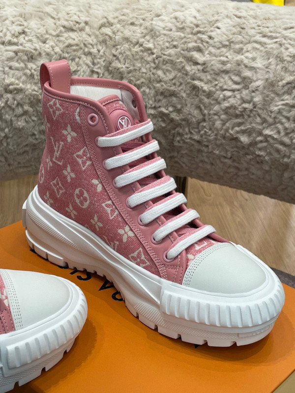l**is V*t*n squad high-top sneaker