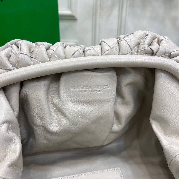 Bo*te*ga ve*ne*ta pouch