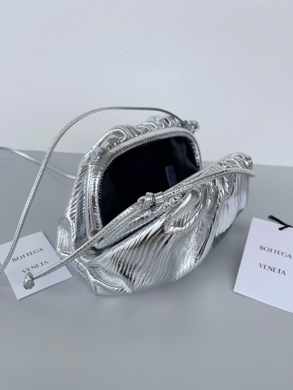 Bo*te*ga ve*ne*ta mini pouch