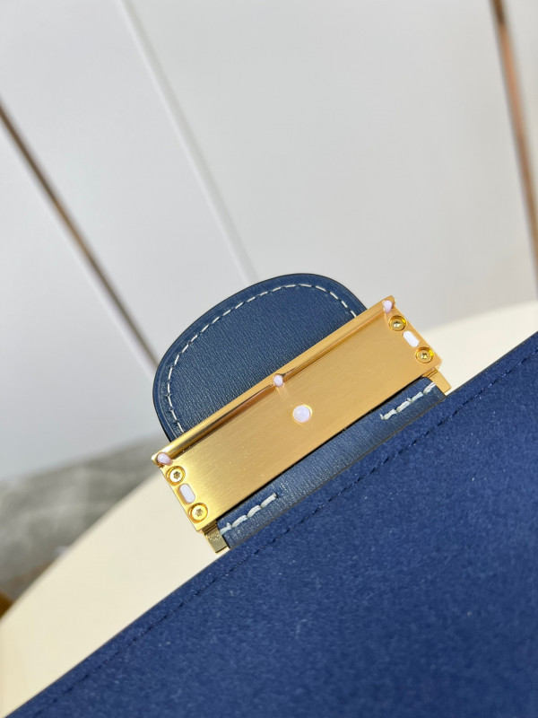 l**is V*t*n dauphine mm