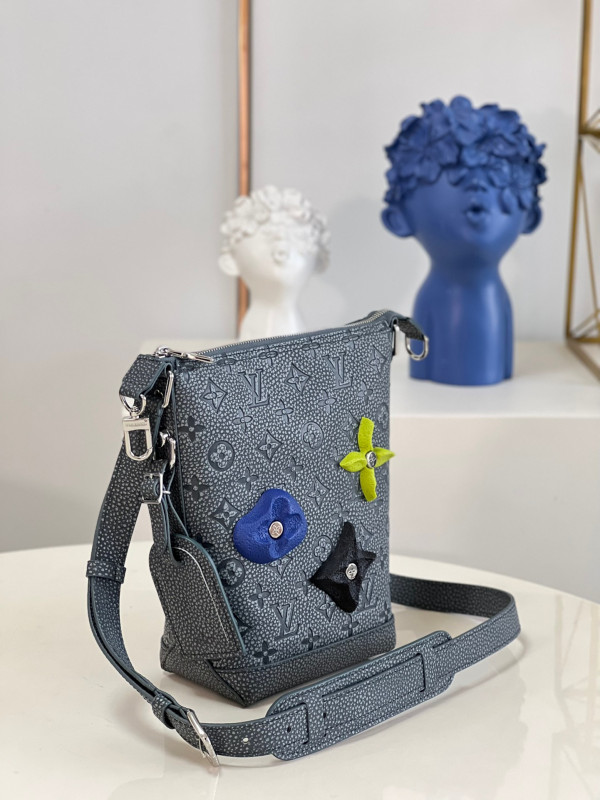 l**is V*t*n hobo cruiser pm