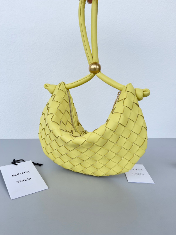 Bo*te*ga ve*ne*ta turn