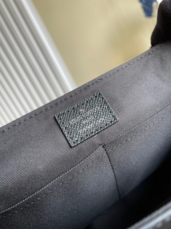 l**is V*t*n new messenger