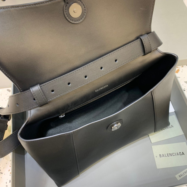 Ba*len*cia*ga downtown medium shoulder bag