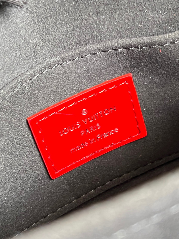 l**is V*t*n dauphine mini