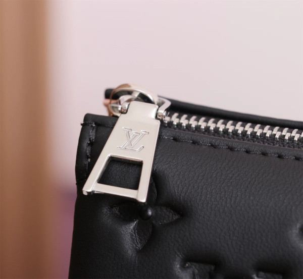 l**is V*t*n coussin pm