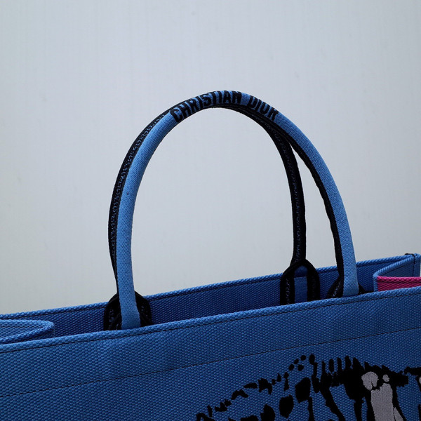 large D*or book tote