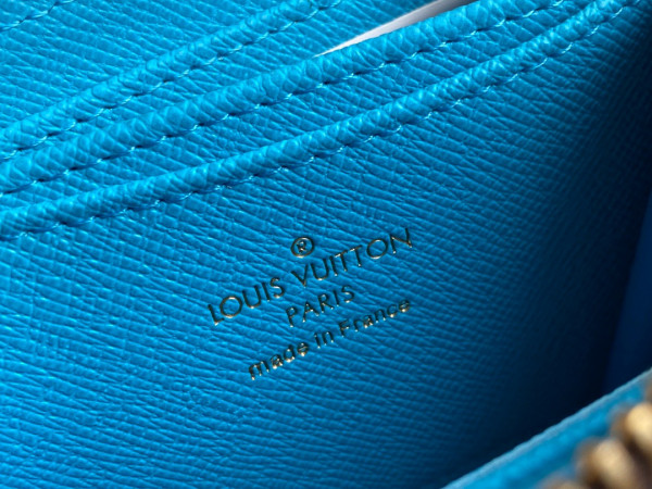 l**is V*t*n zippy coin purse