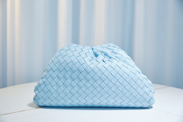 Bo*te*ga ve*ne*ta pouch