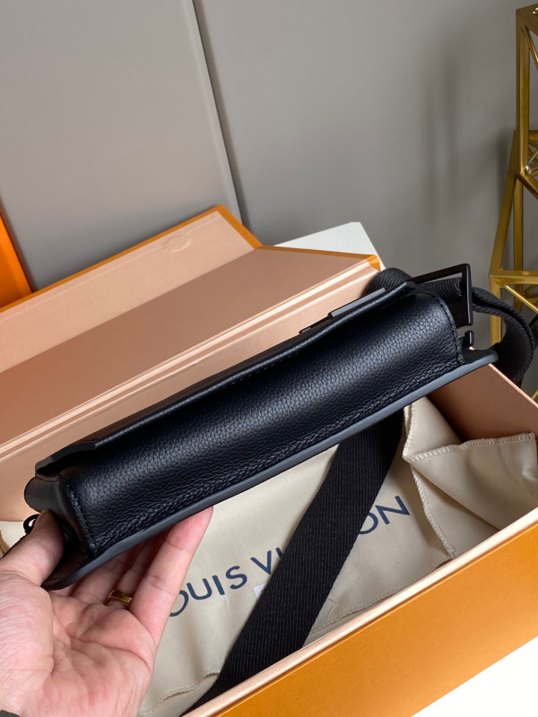 l**is V*t*n slingbag