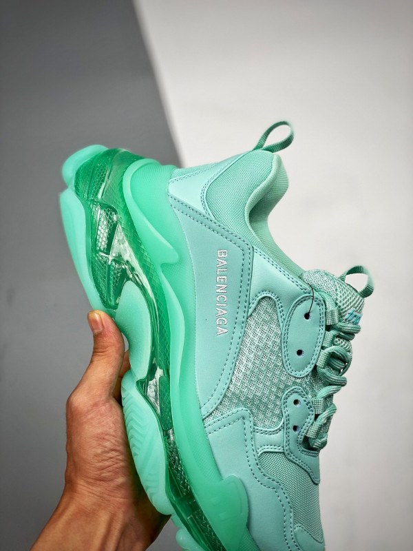 Ba*len*cia*ga triple s