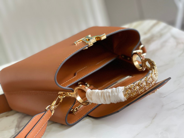 l**is V*t*n capucines bb