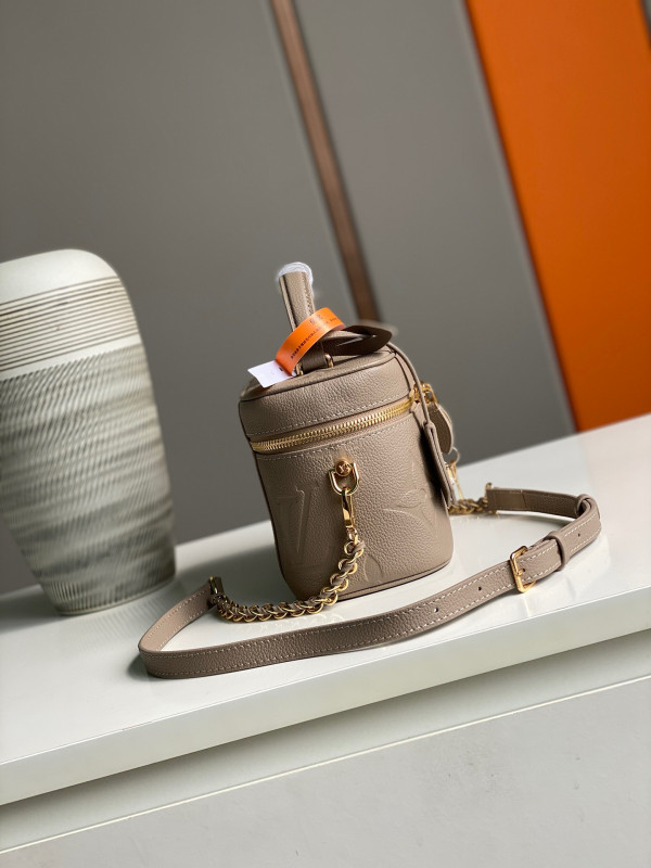 l**is V*t*n vanity pm