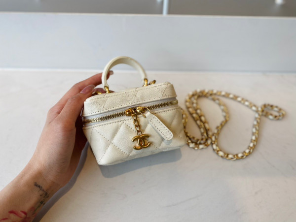 CL SMALL VANITY WITH CHAIN