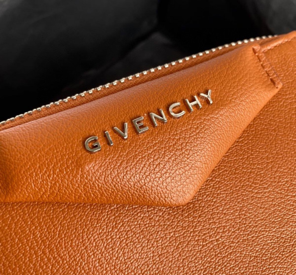 GIVENCHY NANO ANTIGONA