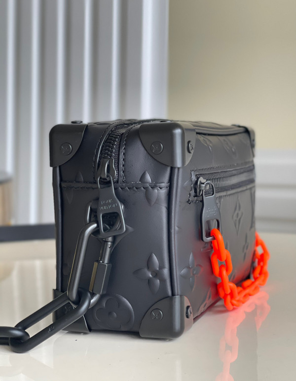 l**is V*t*n mini soft trunk