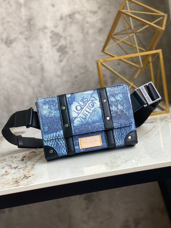 l**is V*t*n trunk slingbag