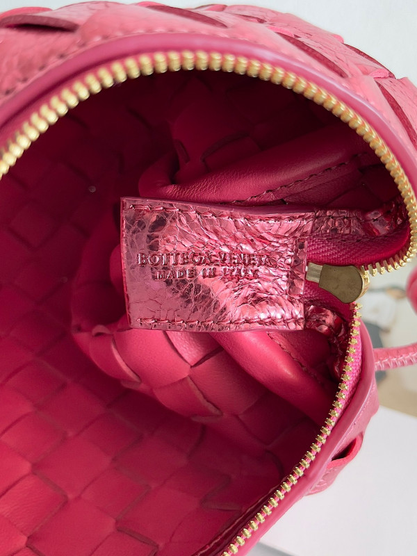 Bo*te*ga ve*ne*ta mini loop camera bag