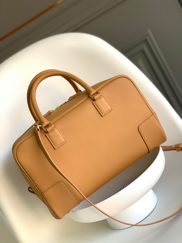 LOEWE Amazona 28 bag