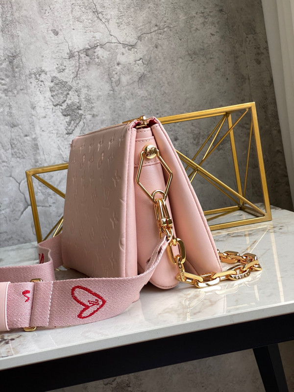 l**is V*t*n limited edition -coussin pm