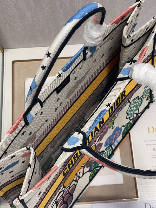 large D*or book tote