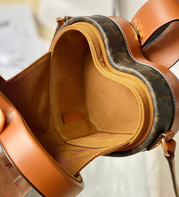 Ce**e tambour cuir triomphe