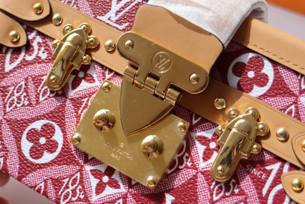 l**is V*t*n since 1854 petite malle