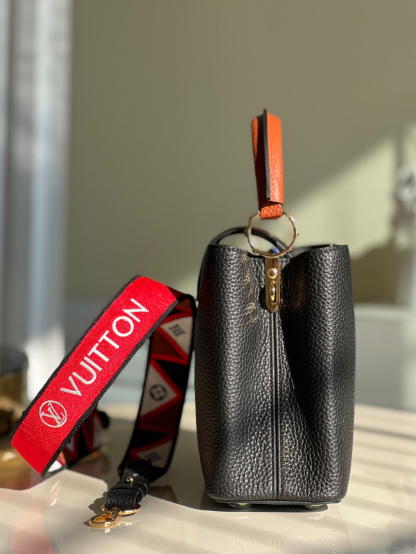 l**is V*t*n capucines bb