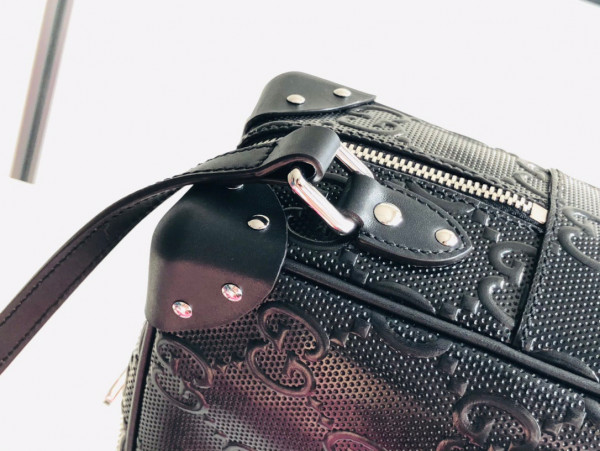 G*u*i gg shoulder bag with leather details