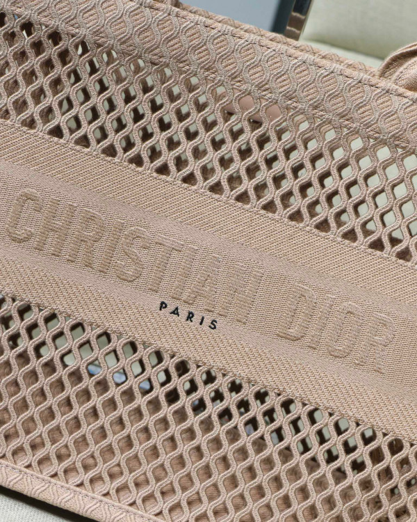 medium D*or book tote