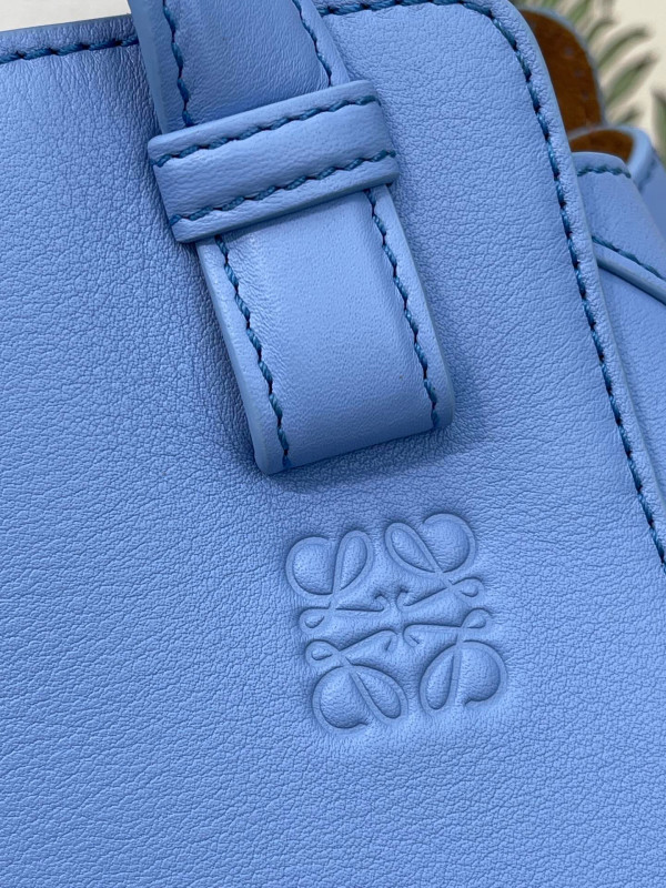 LOEWE Hammock Nugget bag